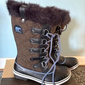 Sorel Tofino Herringbone Black and Brown Boots size 8.5
